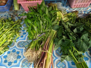 Various kinds are sold in stalls to sell fresh vegetables