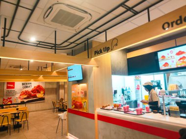 Richeese Fabrikası alışveriş merkezinde çıtır çıtır bir tavuk restoranıdır.