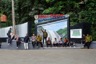 Bantimurung Bulusaraung Ulusal Parkı, Makassar, Endonezya 'da çok sayıda insan seyahat ediyordu.