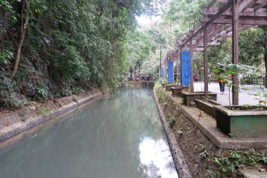 Nehrin atmosferi turistik bir bölgede.
