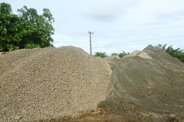 İnşaat endüstrisi faaliyetlerinde kullanılan kum ve mercan yığınları