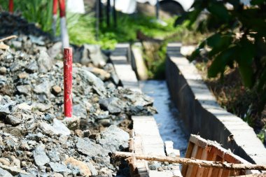 drenaj hendeği inşaatının fotoğrafları