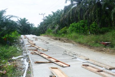 Tamamlanmamış beton yol kaldırım projeleri