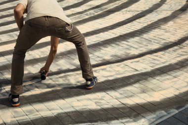 Barselona, İspanya 1 Ekim 2016: İspanya 'nın Barselona kentindeki Born, Barselona meydanında gösteri ve kentsel boyama eylemleri. Sanatçı Jorge Rodriguez Gerada tarafından gerçekleştirilen bu sanat eseri, İspanyol iç savaş mültecilerinin Fransa 'ya sürgünü anısına yapılmıştır.