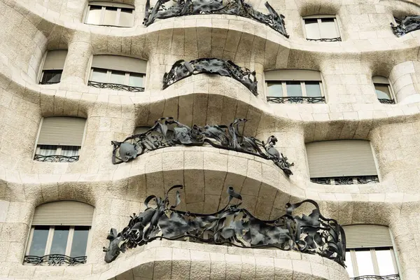 stock image Barcelona, Spain - September 26, 2016: Casa Mila (also known as La Pedrera) is a modernist building in Barcelona designed by the architect Antonio Gaudi.