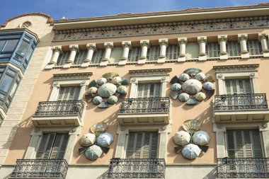 Şemsiye Evi Cephesi (Casa Bruno Cuadros) Las Ramblas od Barcelona, İspanya.