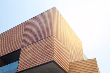 Barselona, İspanya - 25 Mayıs 2017: Barcelona, İspanya 'da Boqueria pazarı yakınlarındaki Gardunya Meydanı' nda yeni Massana sanat okulu için modern mimari, geometrik yapı.