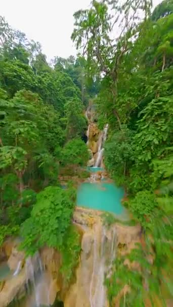 Wspaniały Wodospad Kuang Niedaleko Luang Prabang Laosie Unikalnej Perspektywy Drona — Wideo stockowe