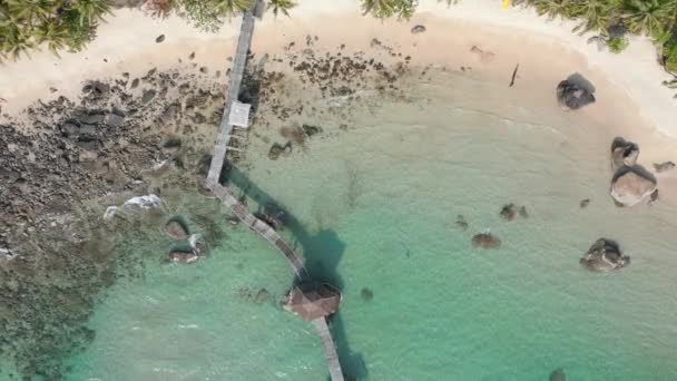 Tropische Strandlandschaft Auf Einer Paradiesischen Insel Thailand Mit Kristallklarem Türkisfarbenem — Stockvideo