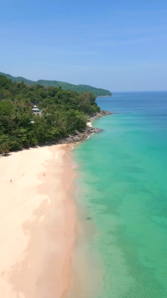令人惊奇的热带海岸线 在泰国普吉天堂岛上有碧绿的海水 白色的沙滩和棕榈树 — 图库视频影像