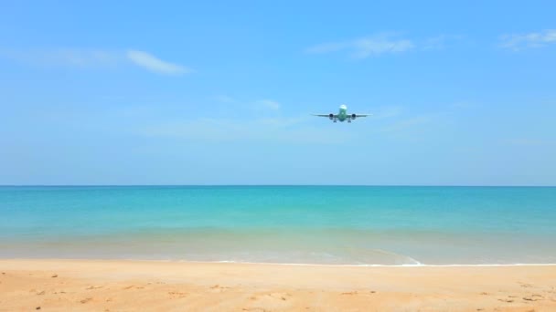 Avion Atterrit Dessus Une Plage Sable Tropical Eau Turquoise Phuket — Video