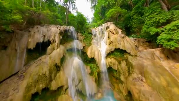 Increíble Cascada Tropical Selva Tropical Laos Por Dron Fpv — Vídeo de stock