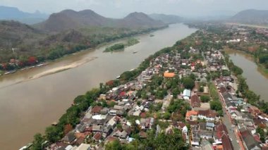 Laos 'taki Luang Prabang' ın miras şehrinin havadan görünüşü