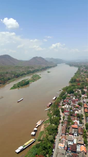 Luftaufnahme Der Historischen Stadt Luang Prabang Und Des Mekong Laos — Stockvideo