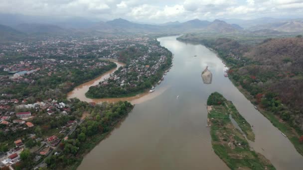 Vista Aérea Del Paisaje Del Río Mekong Luang Prabang Lao — Vídeo de stock