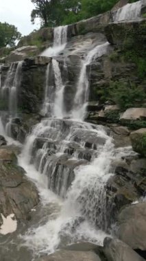 Kuzey Tayland, Chiang Mai 'de inanılmaz tropikal şelale..