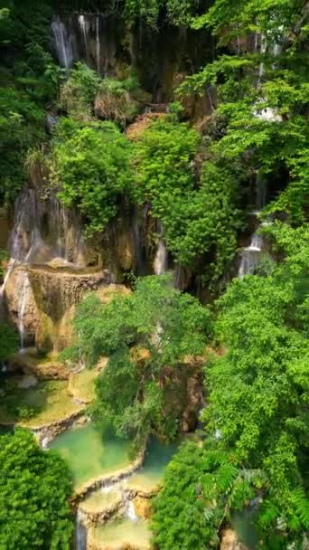 Niesamowity Tropikalny Wodospad Dżungli Laosie Zbliżenie — Wideo stockowe