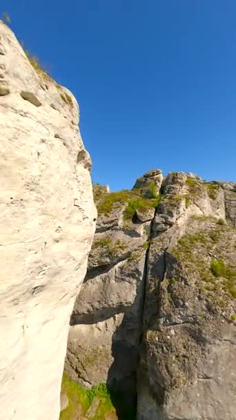 Jurassic Hooglanden Van Kalksteen Rotsen Polen Door Fpv Drone — Stockvideo