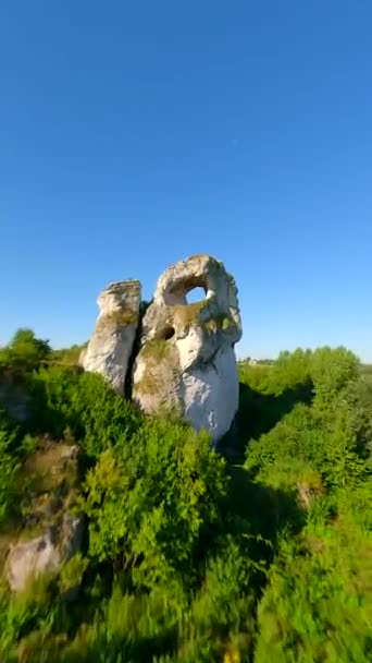 Verbazingwekkende Jurassic Hooglanden Van Kalksteen Rotsen Polen Door Fpv Drone — Stockvideo