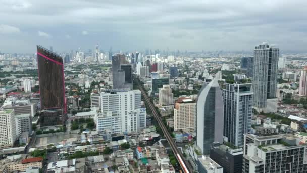 Вид Воздуха Bts Skytrain Небоскребы Центре Бангкока Таиланд — стоковое видео