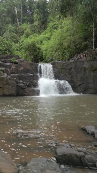Schöner Tropischer Wasserfall Dschungel Thailand — Stockvideo