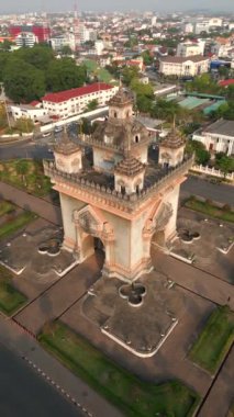 Laos 'un başkenti Vientiane' in şehir merkezinin havadan görünüşü.