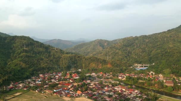 Bela Pequena Aldeia Vale Montanha Perto Vang Vieng Lao — Vídeo de Stock