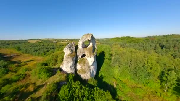 Munții Jurasici Uimitori Rocilor Calcar Din Polonia Prin Drona Fpv — Videoclip de stoc