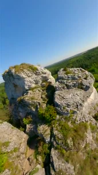 Verbazingwekkende Jurassic Hooglanden Van Kalksteen Rotsen Polen Door Fpv Drone — Stockvideo