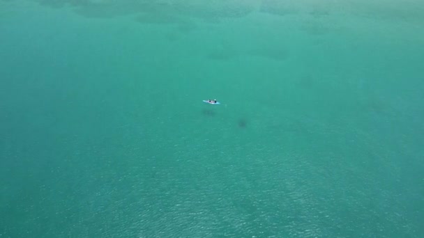 Luchtfoto Van Kajakkers Exotische Turquoise Zee Thailand — Stockvideo