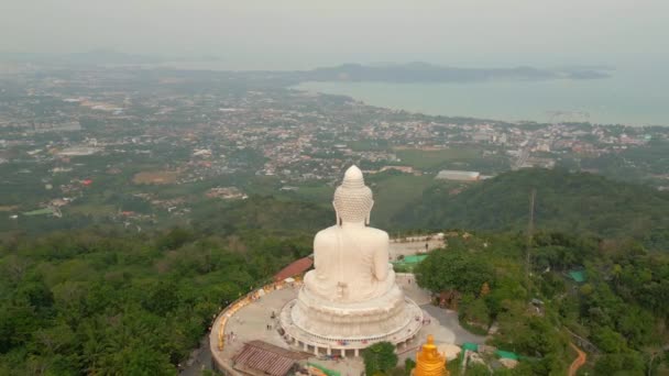 Luchtfoto Van Big Buddha Standbeeld Resorts Kust Phuket Thailand — Stockvideo