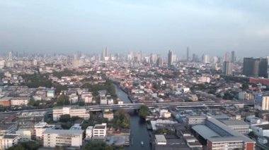 Çarpıcı Bangkok şehrinin gökyüzü manzarası.