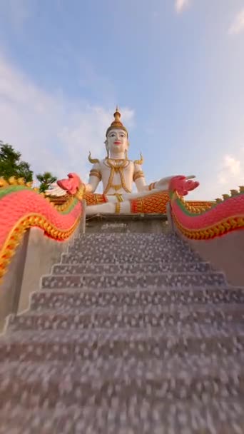 Fpv Estátua Buda Vang Vieng Laos Pôr Sol — Vídeo de Stock