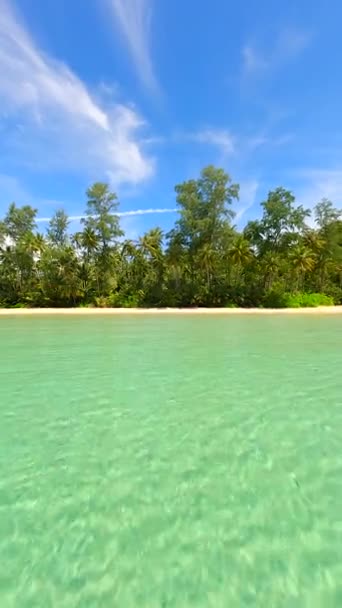 Fpv Vlucht Kristalhelder Turquoise Water Een Tropisch Paradijselijk Eiland Koh — Stockvideo