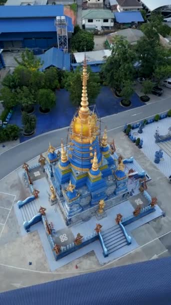 バーティカルビデオ タイのチェンライにあるブルー寺院 — ストック動画