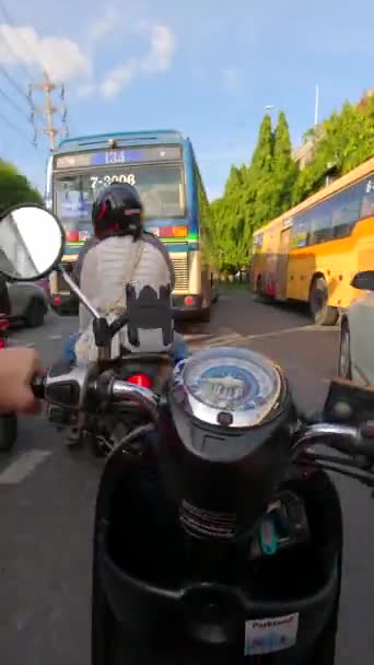 Гиперлапс Езды Мотоцикле Дорожном Движении Бангкоке Таиланд Pov — стоковое видео