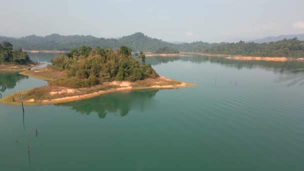 Vue Aérienne Lac Cheow Lan Khao Sok Thaïlande — Video