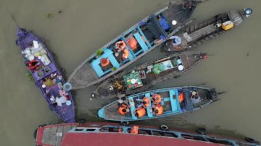 Can Tho, Vietnam 'daki Mekong Deltası' ndaki Cai Rang Yüzen Pazarı 'nın hava görüntüsü. Popüler turistik cazibe.
