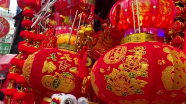 Çin kırmızı fener süslemeleri zenginliği ve mutluluğu simgeliyor. Ay Yeni Yıl Kutlaması.