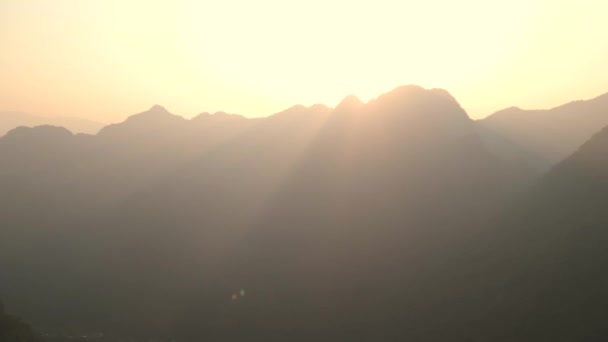 Pôr Sol Cênico Nas Montanhas Vietnã — Vídeo de Stock