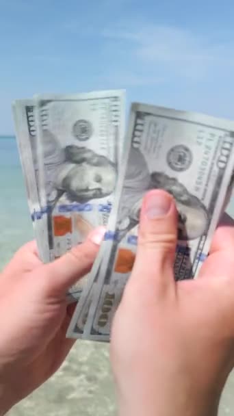 Hände Die Dollar Tropischen Strand Zählen Nahaufnahme — Stockvideo