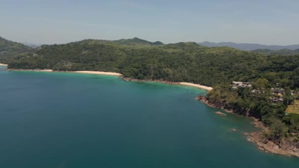 Flygfoto Över Tropisk Kust Med Turkost Vatten Vita Sandstränder Phuket — Stockvideo