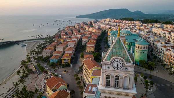 Phu Quoc Adası, Vietnam 'daki Sunset Town' ın hava manzarası.