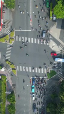 Ho Chi Minh City, Vietnam kavşağındaki sabah trafiğinin en üst görüntüsü..