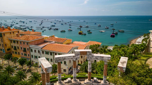 Vietnam 'daki Phu Quoc Adası' ndaki Sunset Town ve Cable Car..