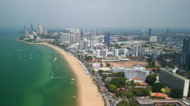 Pattayas ikonik kıyı şeridinin ve Tayland 'ın gökyüzü manzarası.