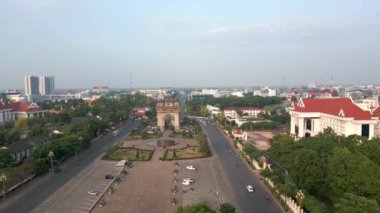 Laos 'un başkenti Vientiane' in şehir merkezinin havadan görünüşü.