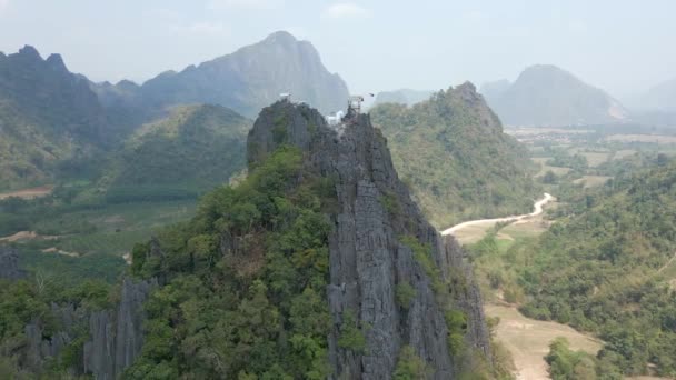 Letecký Pohled Skalnatou Horskou Krajinu Vang Vieng Laos — Stock video
