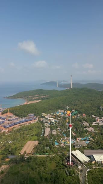 Pemandangan Udara Taman Air Aquatopia Dan Mobil Kabel Pulau Phu — Stok Video