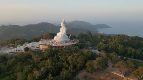 Vista Aérea Grande Estátua Buda Nascer Sol Phuket Tailândia — Vídeo de Stock